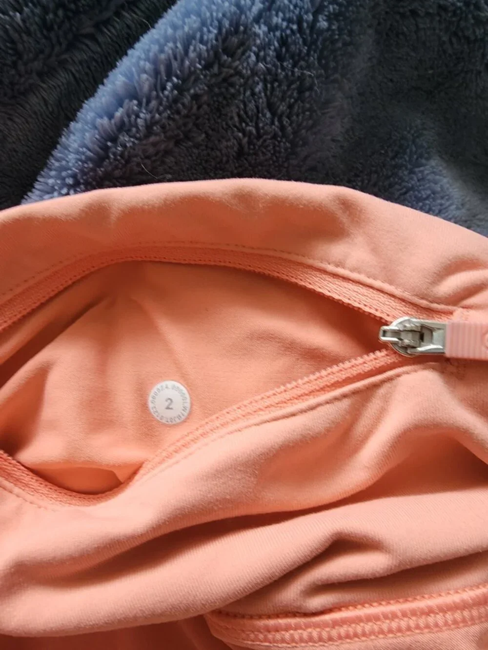 Lululemon Speed Up Shorts Womens Size 2 Coral Salmon Zip Pocket Logo Athletic - Picture 4 of 4